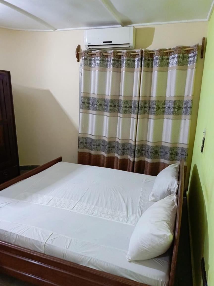 Abz Guest House Abomey Экстерьер фото